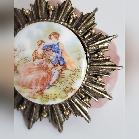 Vintage fragonard art 60's Victorian porcelain courting couple brooch pin pearls - Picture 7 of 10